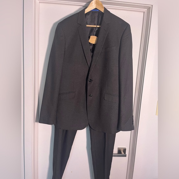 Sondergaard

Slim-Fit Suit - Picture 1 of 11